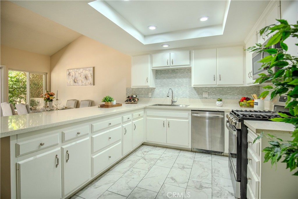 2528 N Tustin D, Santa Ana CA 92705 - photo 20