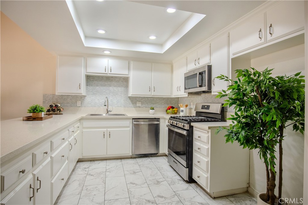 2528 N Tustin D, Santa Ana CA 92705 - photo 21