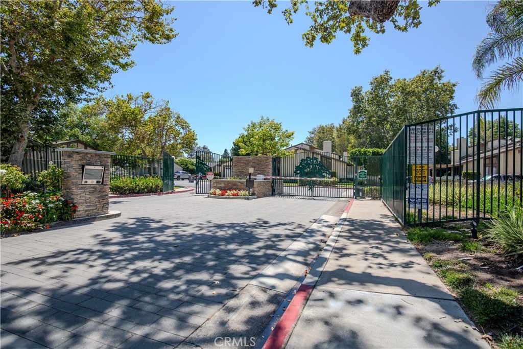 2528 N Tustin D, Santa Ana CA 92705 - photo 35