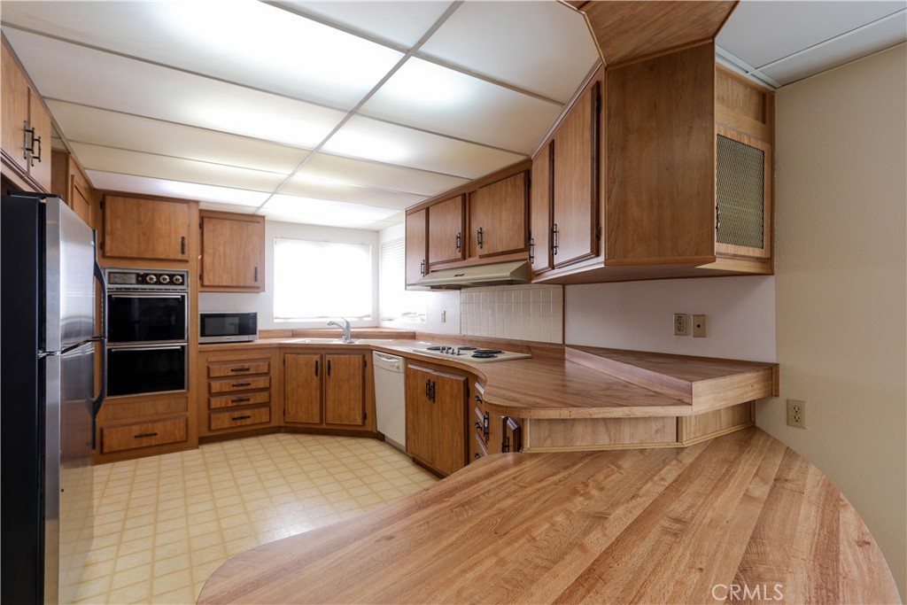 2528 Park LAKE 108, Santa Ana CA 92705 - photo 19