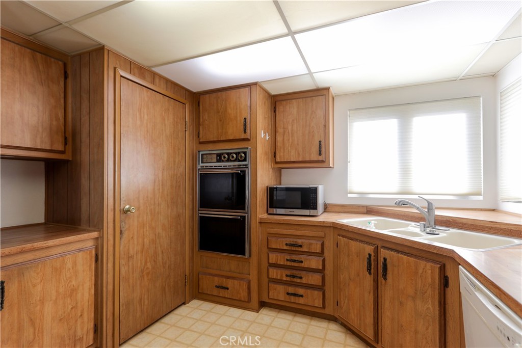 2528 Park LAKE 108, Santa Ana CA 92705 - photo 20