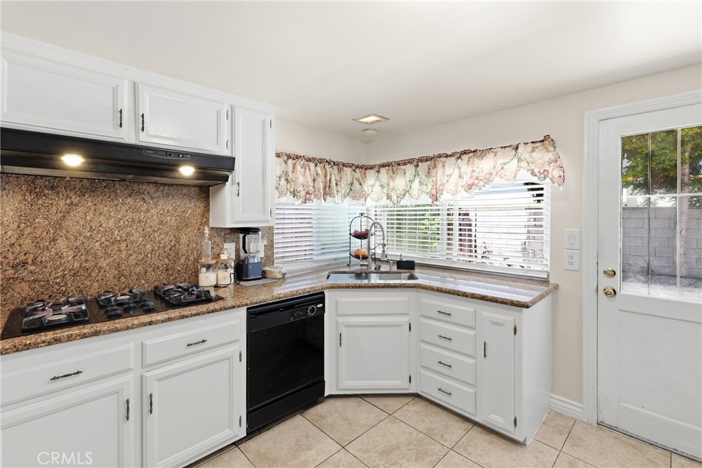 2542 N Pacific, Santa Ana CA 92706 - photo 19