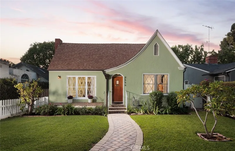 2556 N Valencia Street, Santa Ana, CA 92706