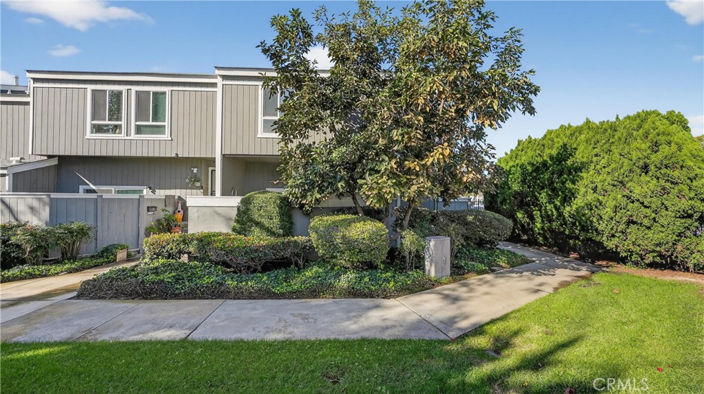 2600 W Segerstrom Avenue D, Santa Ana CA 92704 - photo 1