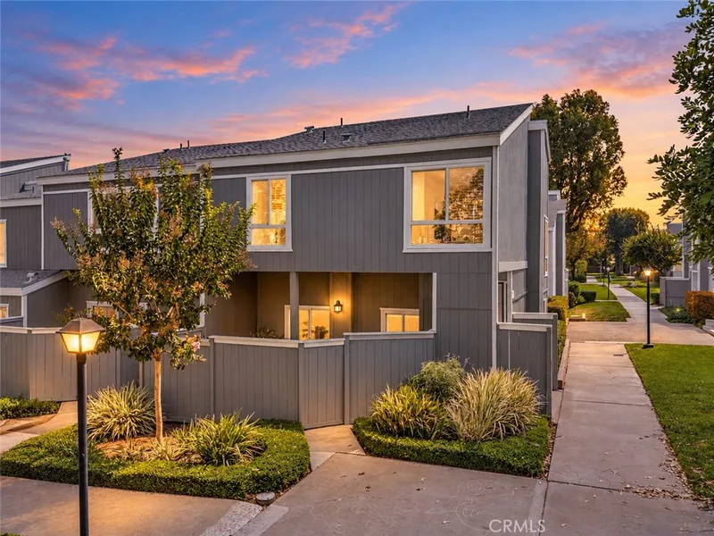 2710 W Segerstrom Avenue F, Santa Ana