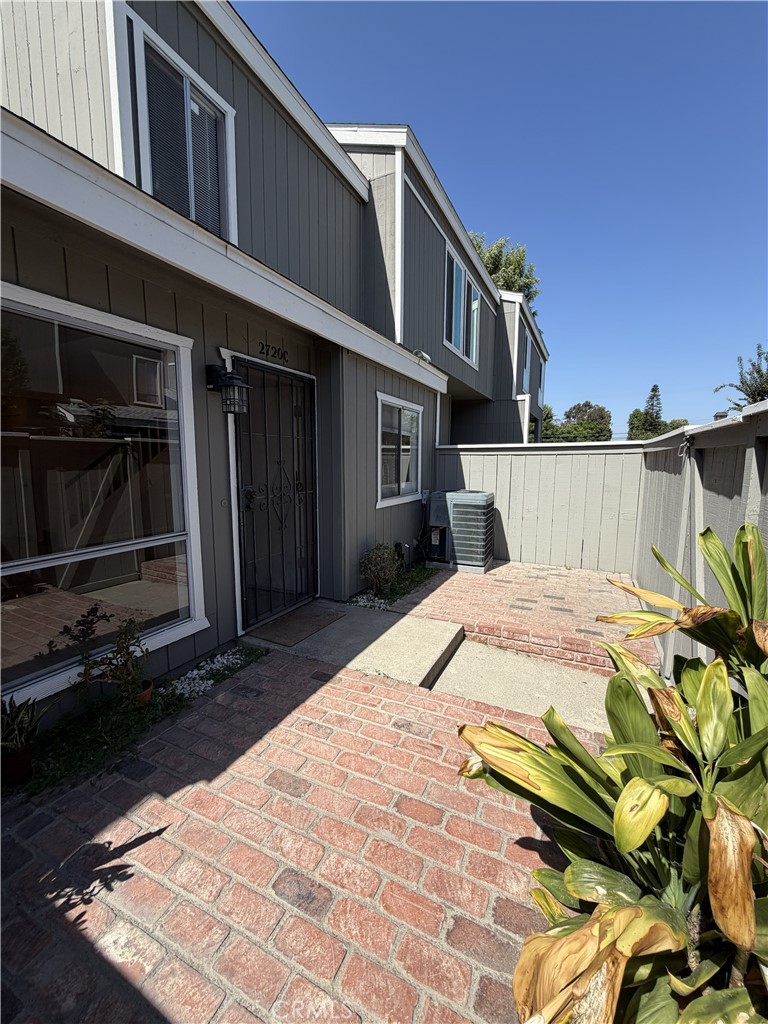 2720 W Segerstrom C, Santa Ana CA 92704 - photo 2