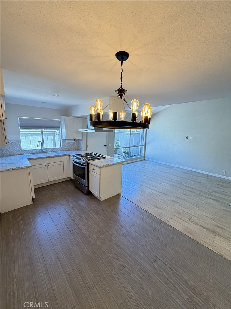 2720 W Segerstrom C, Santa Ana CA 92704 - photo 9