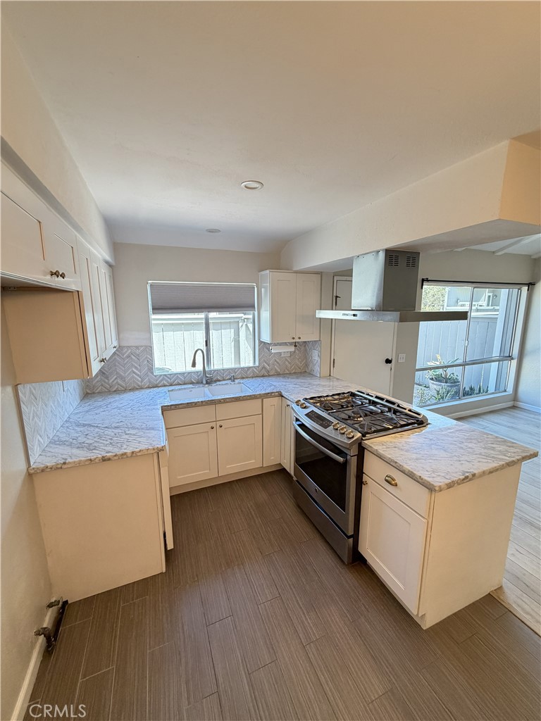 2720 W Segerstrom C, Santa Ana CA 92704 - photo 11