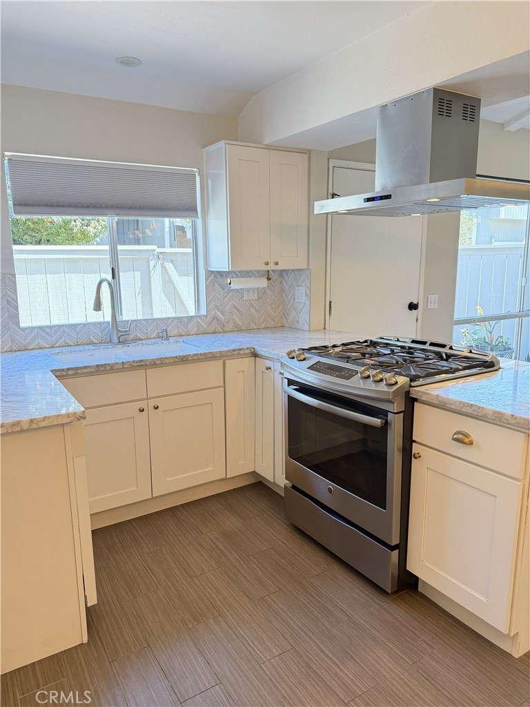2720 W Segerstrom C, Santa Ana CA 92704 - photo 13