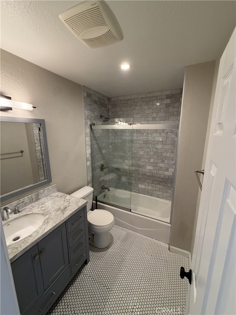 2720 W Segerstrom C, Santa Ana CA 92704 - photo 24