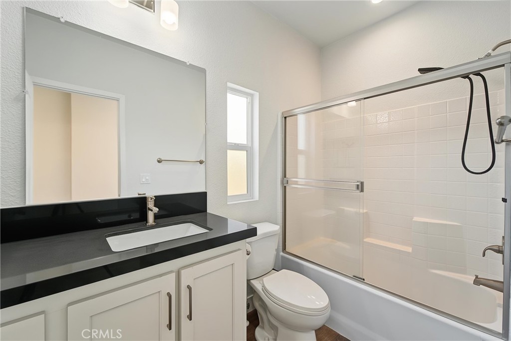 Full bath with tub and shower. - 2767 W 1st Street 14, Santa Ana CA 92703 - photo 9