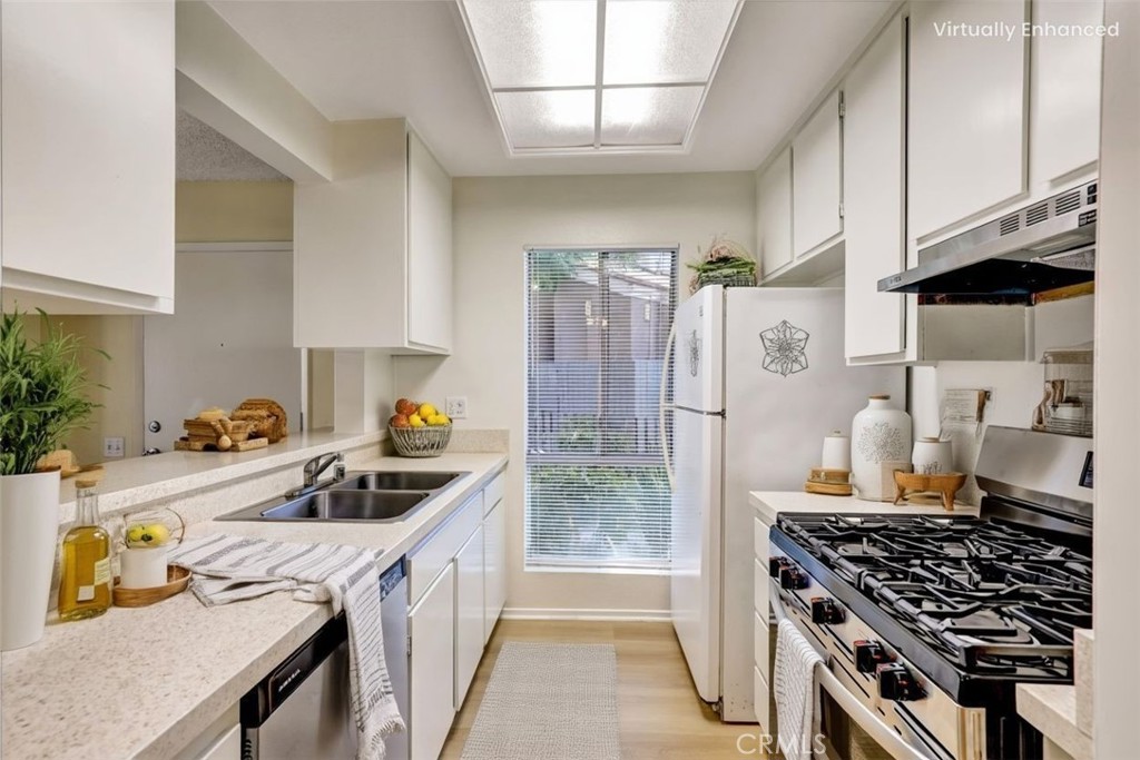Updated kitchen - 2813 S Fairview Street G, Santa Ana CA 92704 - photo 1