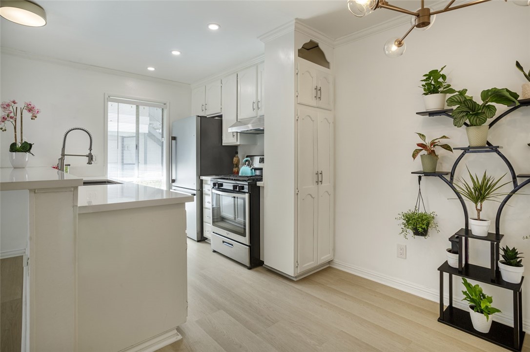Kitchen awaits your cooking - 2815 S Fairview G, Santa Ana CA 92704 - photo 6