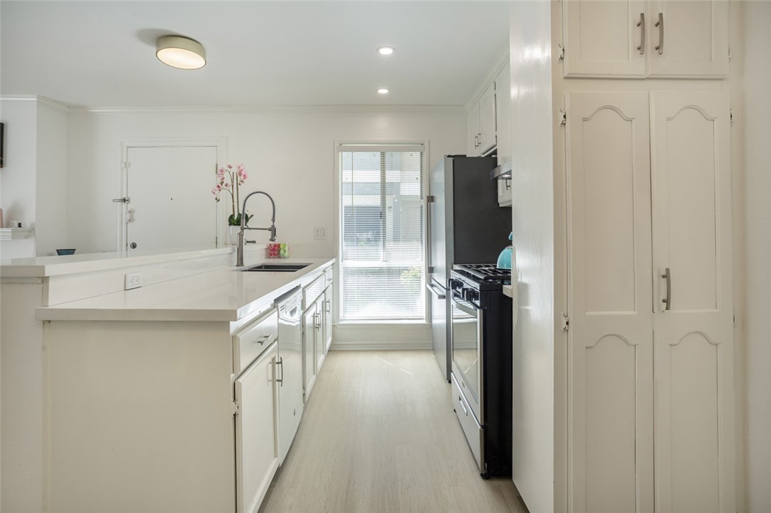Great counter tops and storage - 2815 S Fairview G, Santa Ana CA 92704 - photo 7