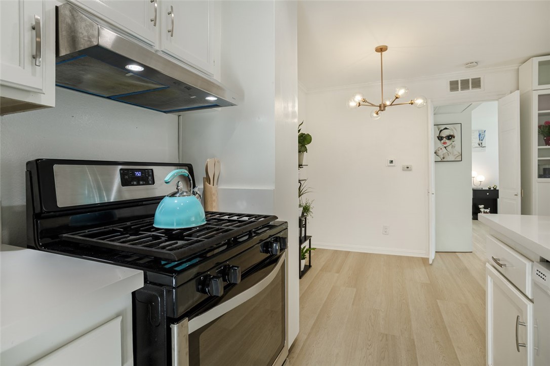 New range and refrigerator - 2815 S Fairview G, Santa Ana CA 92704 - photo 8