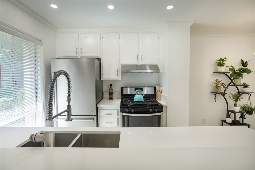 Can lighting - 2815 S Fairview G, Santa Ana CA 92704 - photo 9