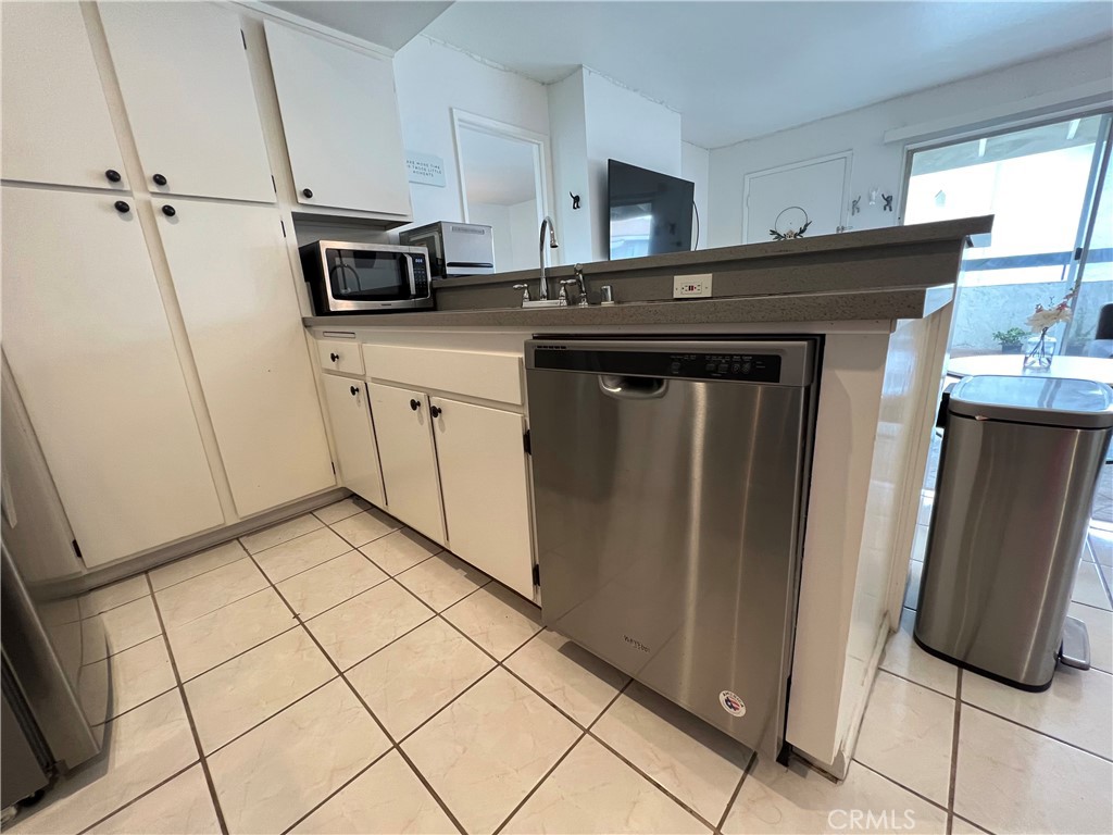 2847 S Fairview Street H, Santa Ana CA 92704 - photo 9