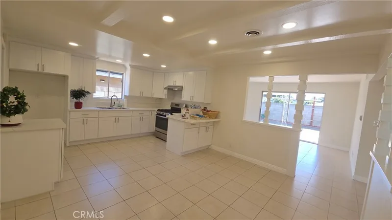 2910 W Cubbon, Santa Ana, CA 92704