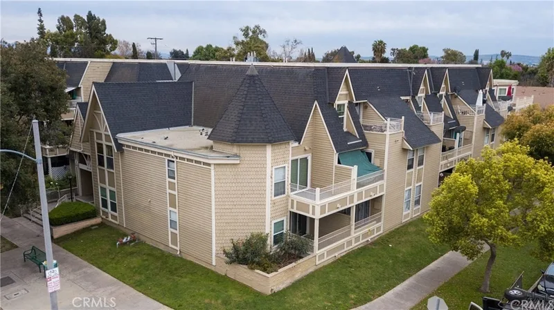 300 E Chestnut Avenue 301, Santa Ana, CA 92701