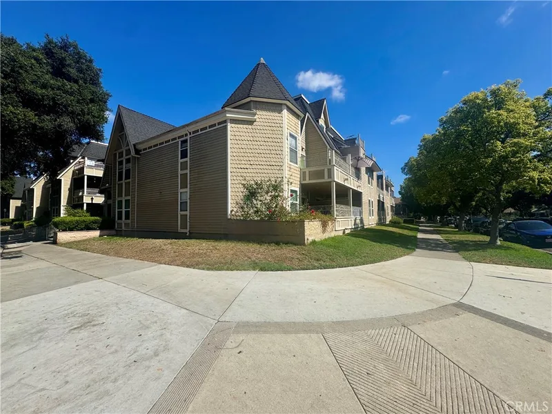 300 E Chestnut Avenue 301, Santa Ana, CA 92701