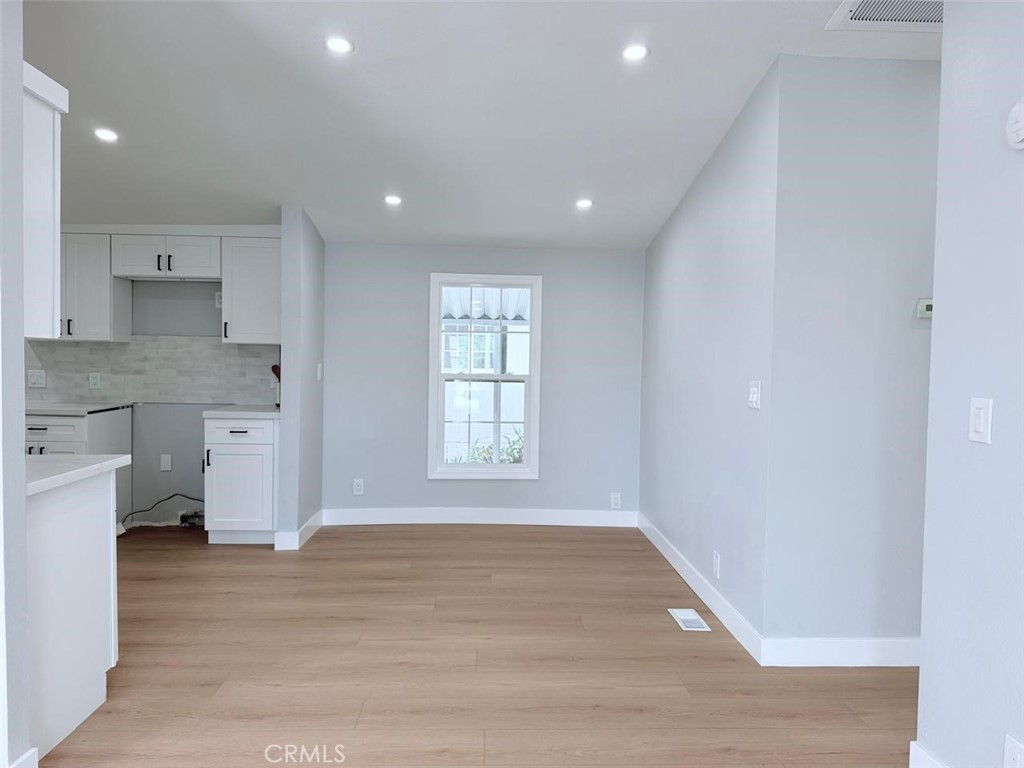 301 Duke lane 16, Santa Ana CA 92704 - photo 3