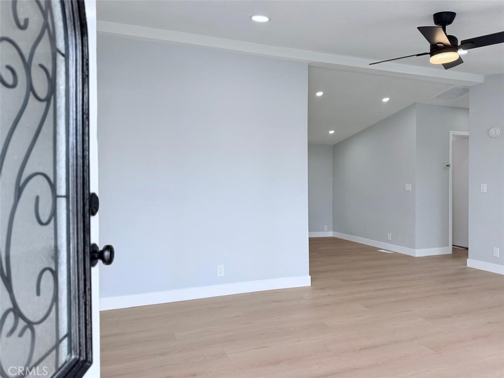 301 Duke lane 16, Santa Ana CA 92704 - photo 5