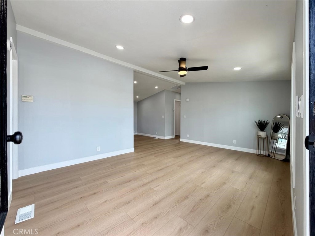 301 Duke lane 16, Santa Ana CA 92704 - photo 10