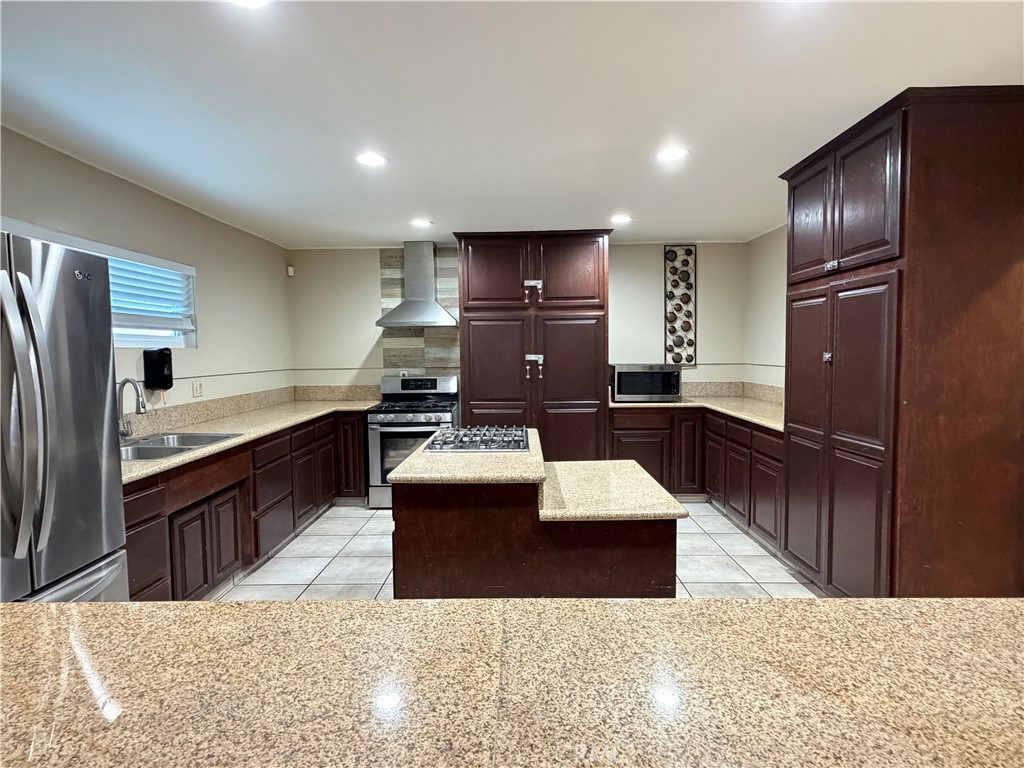 301 Duke lane 16, Santa Ana CA 92704 - photo 35