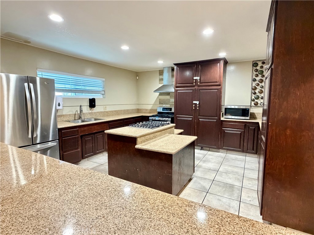 301 Duke lane 16, Santa Ana CA 92704 - photo 36