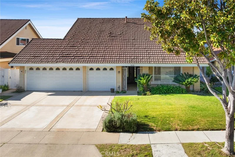 3018 S Pacific Avenue, Santa Ana, CA 92704