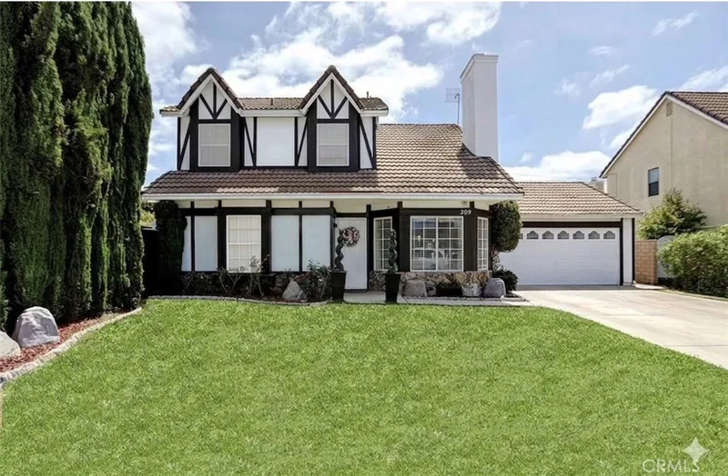 309 Burlington, Santa Ana