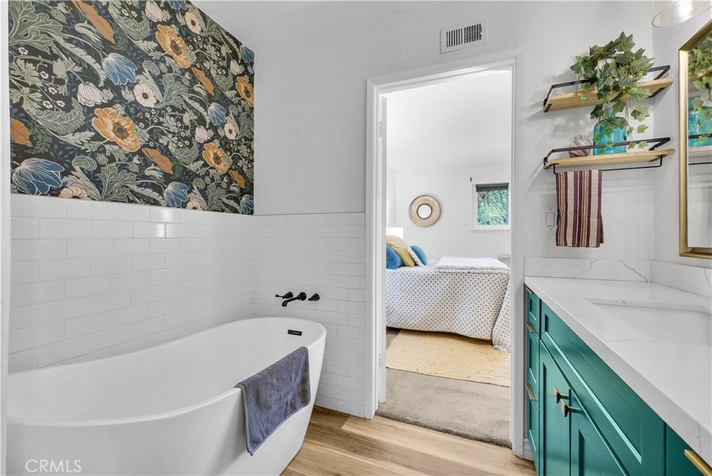 remodeled primary bathroom - 3620 S Main C41, Santa Ana CA 92707 - photo 20
