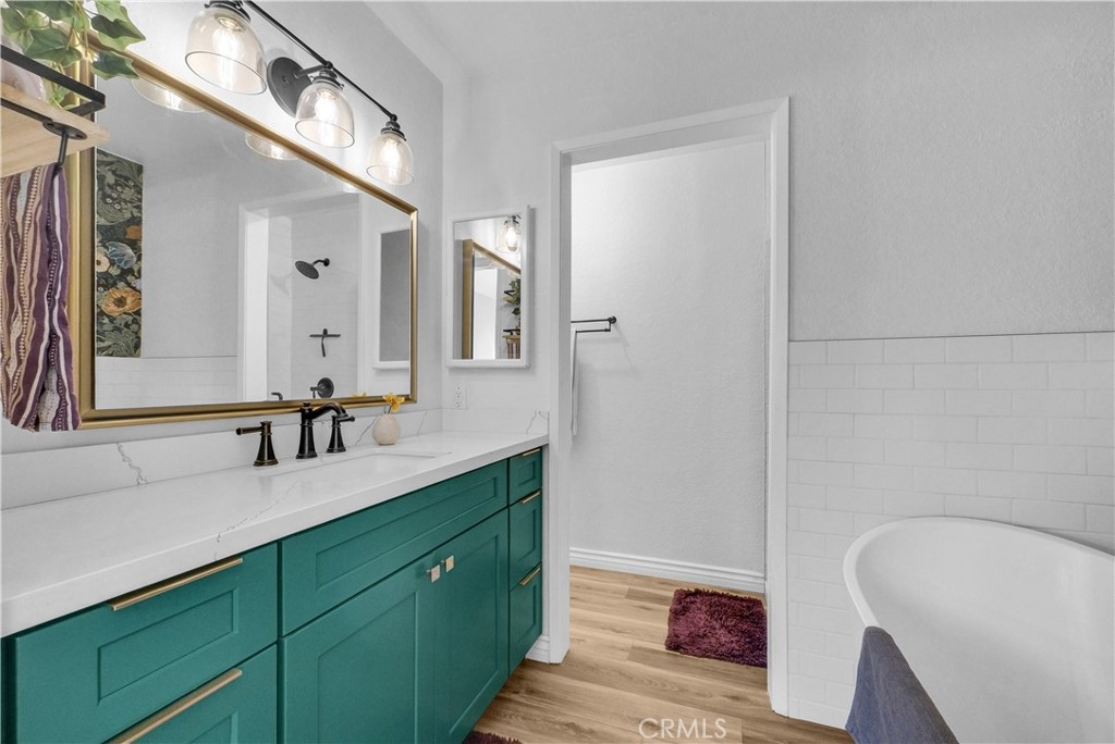 remodeled primary bathroom - 3620 S Main C41, Santa Ana CA 92707 - photo 21