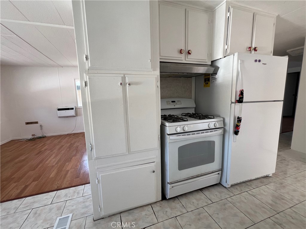 3929 W 5 TH Street 4, Santa Ana CA 92703 - photo 2