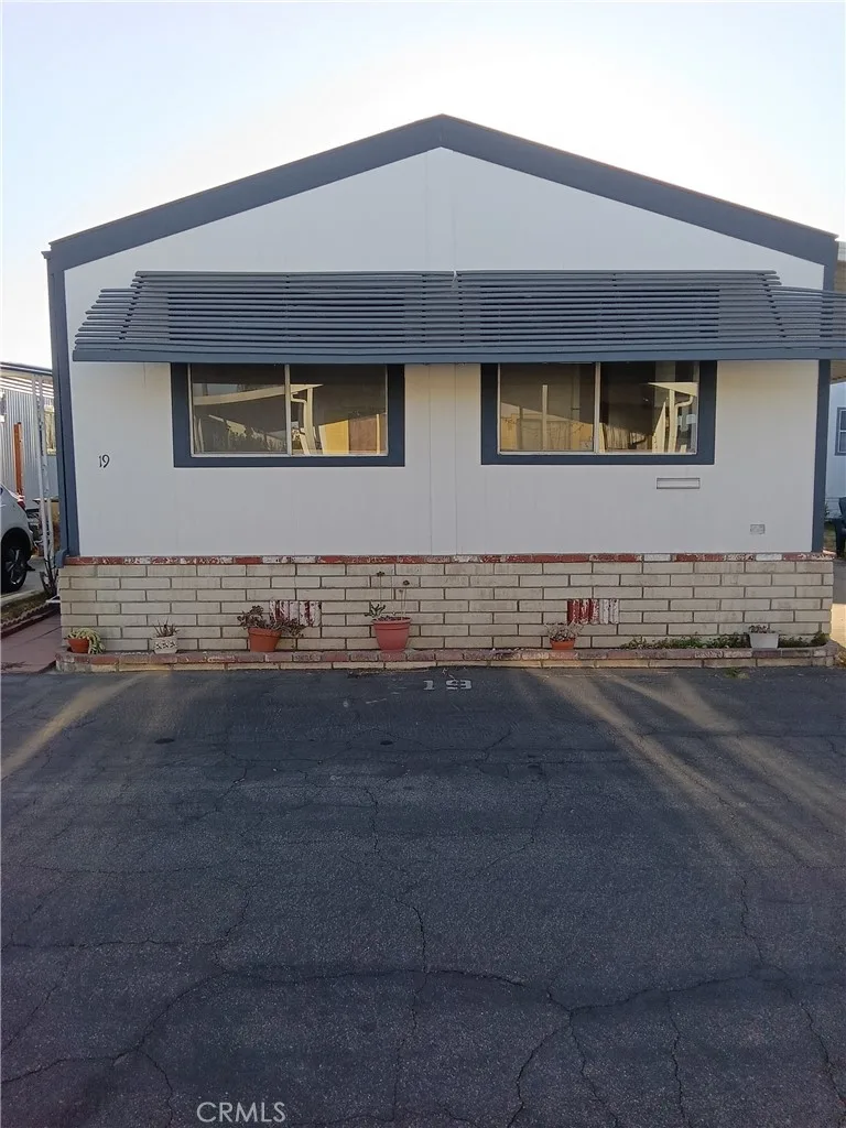 3929 W 5th Street 19, Santa Ana, CA 92703