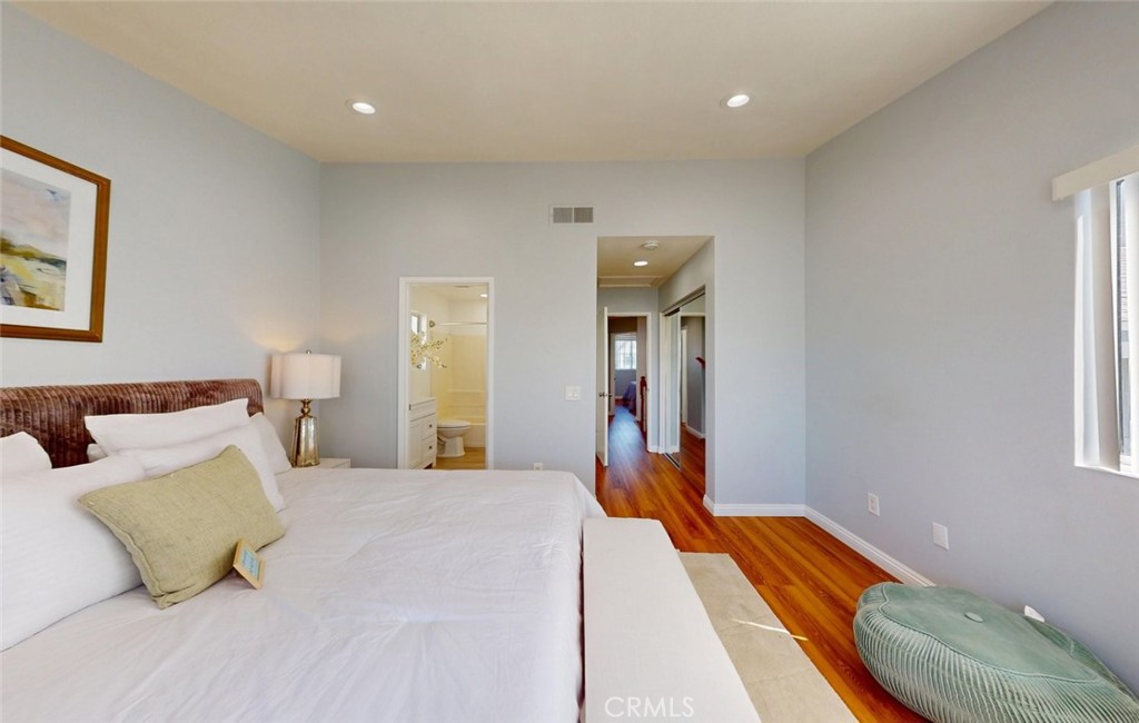 Primary suite — en-suite bath and mirrored closet - 400 North Lisabeth, Santa Ana CA 92703 - photo 15