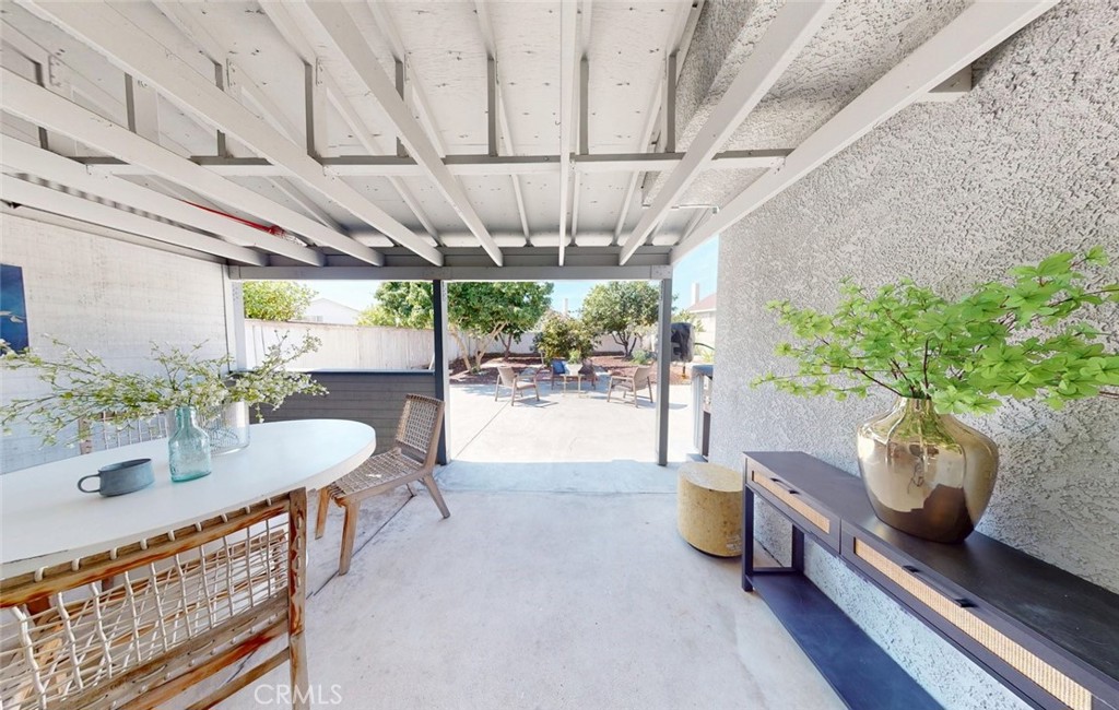 Covered patio — indoor-outdoor connection - 400 North Lisabeth, Santa Ana CA 92703 - photo 25