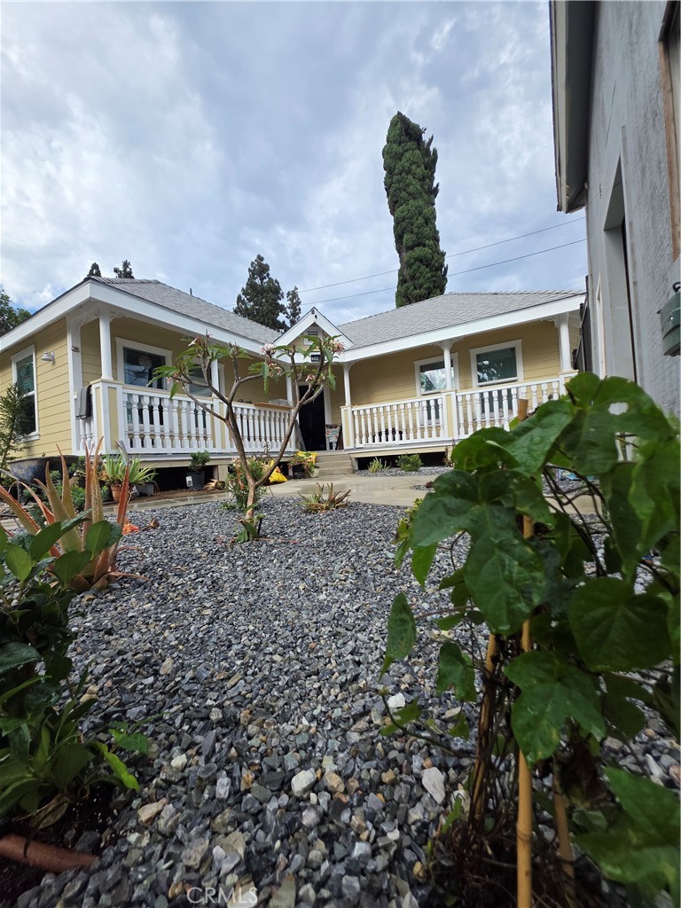 View of the House from Courtyard - 402 E PINE 2, Santa Ana CA 92701 - photo 1