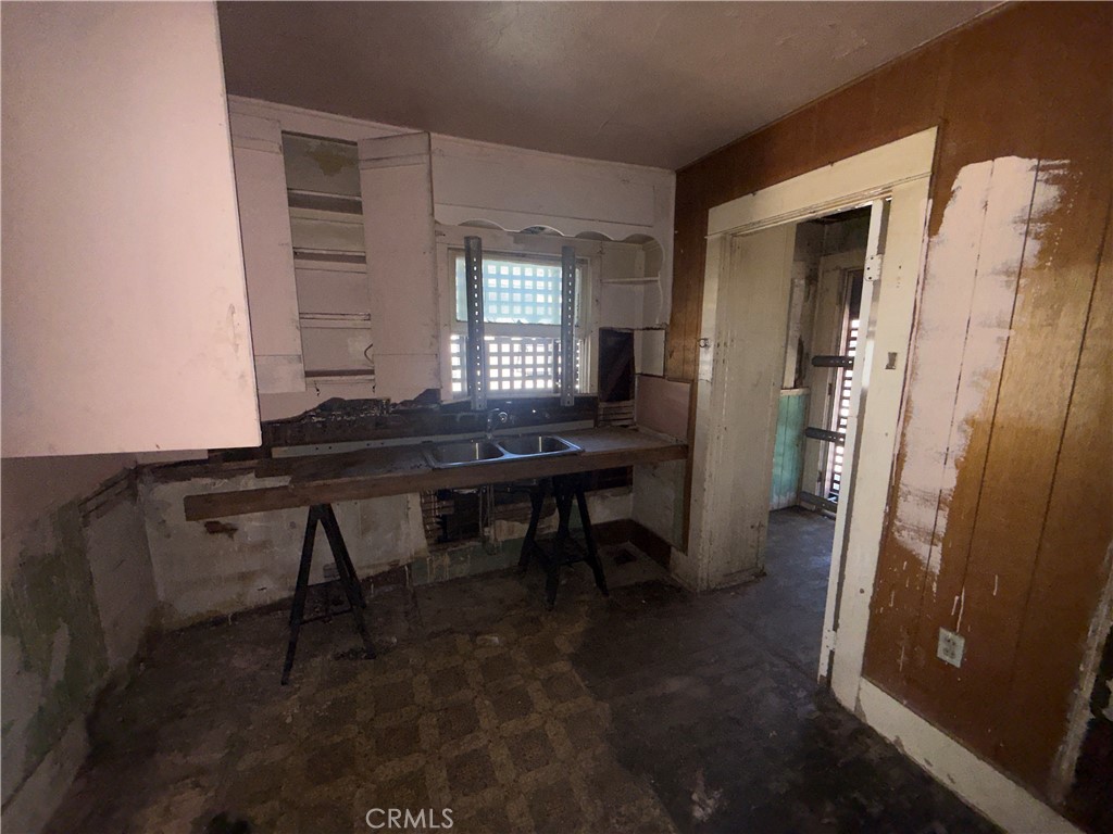 kitchen - 409 S Flower, Santa Ana CA 92703 - photo 11