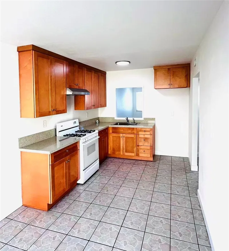 4109 W 5th J3, Santa Ana, CA 92703