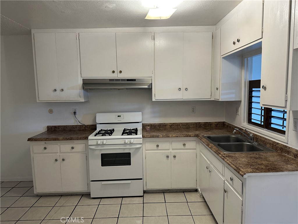 4109 W 5th F3, Santa Ana CA 92703 - photo 3