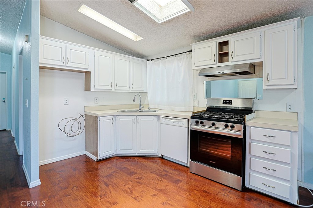 432 S Harbor Boulevard 46, Santa Ana CA 92704 - photo 15