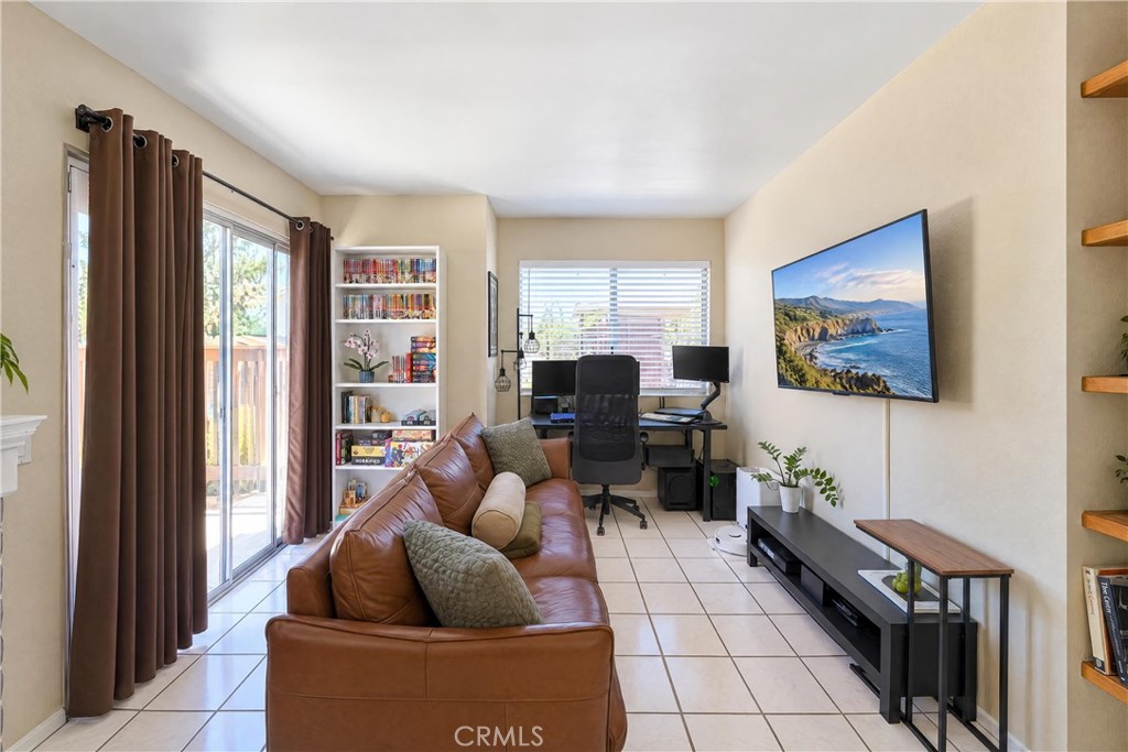 Living Room view 2 - 4572 W 5th Street, Santa Ana CA 92703 - photo 4