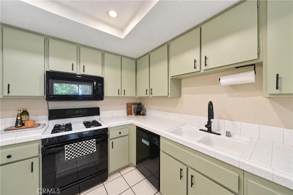 Kitchen view 2 - 4572 W 5th Street, Santa Ana CA 92703 - photo 7