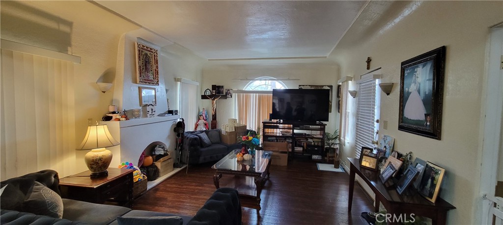 Living room - 502 E Wellington Avenue, Santa Ana CA 92701 - photo 3