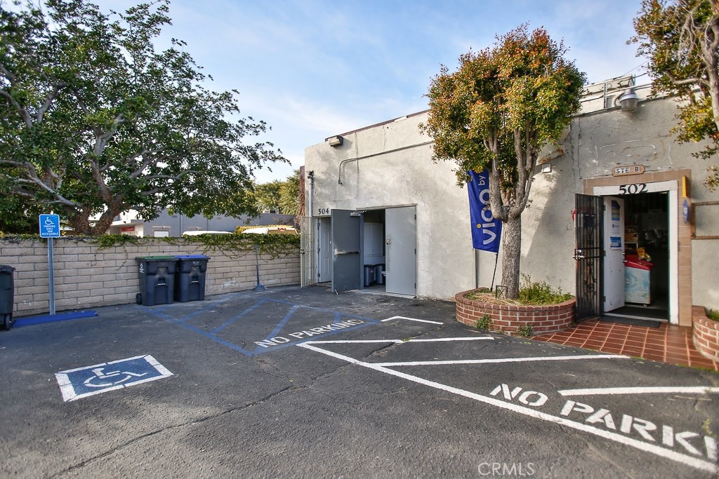 502B - ENTRANCE FROM PARKING LOT - 502 W 17th Street, Santa Ana CA 92706 - photo 3