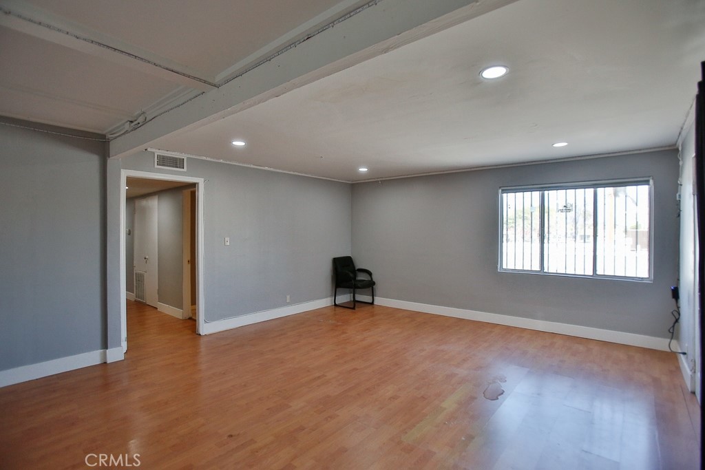 504 - SPACIOUS LIVING ROOM. THE NEW OWNER COULD BE SET UP AS A HOME BUSINESS - 502 W 17th Street, Santa Ana CA 92706 - photo 5