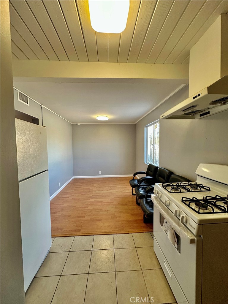 504 - LARGE AREA FOR DINING ROOM TABLE WITH 10 CHAIRS - 502 W 17th Street, Santa Ana CA 92706 - photo 12