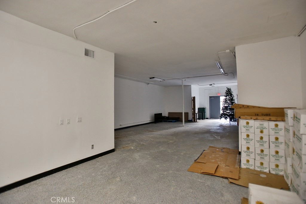 LIVING AXPRO 2,000SQF - 502 W 17th Street, Santa Ana CA 92706 - photo 15