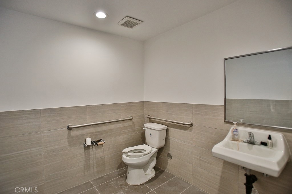 506 - RESTROOM - 502 W 17th Street, Santa Ana CA 92706 - photo 19